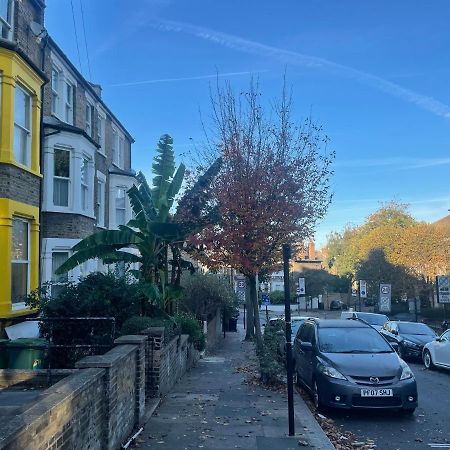 Self-Contained Flat On The 2Nd Floor You Will Share With One Other Guest, In A Family House 2 Minutes Walk From Tufnell Park Station 2Nd Floor With Stairs London Bagian luar foto