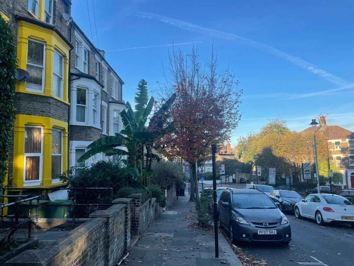 Self-Contained Flat On The 2Nd Floor You Will Share With One Other Guest, In A Family House 2 Minutes Walk From Tufnell Park Station 2Nd Floor With Stairs London Bagian luar foto