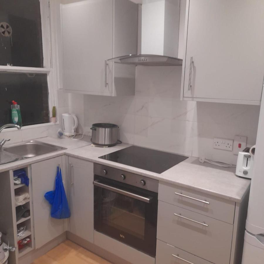 Self-Contained Flat On The 2Nd Floor You Will Share With One Other Guest, In A Family House 2 Minutes Walk From Tufnell Park Station 2Nd Floor With Stairs London Bagian luar foto
