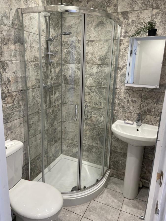 Self-Contained Flat On The 2Nd Floor You Will Share With One Other Guest, In A Family House 2 Minutes Walk From Tufnell Park Station 2Nd Floor With Stairs London Bagian luar foto