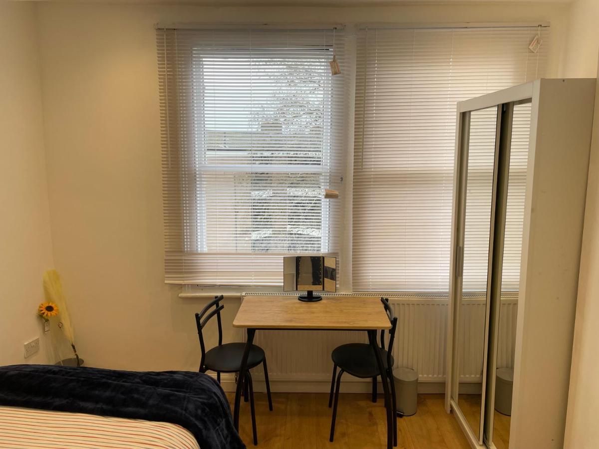Self-Contained Flat On The 2Nd Floor You Will Share With One Other Guest, In A Family House 2 Minutes Walk From Tufnell Park Station 2Nd Floor With Stairs London Bagian luar foto