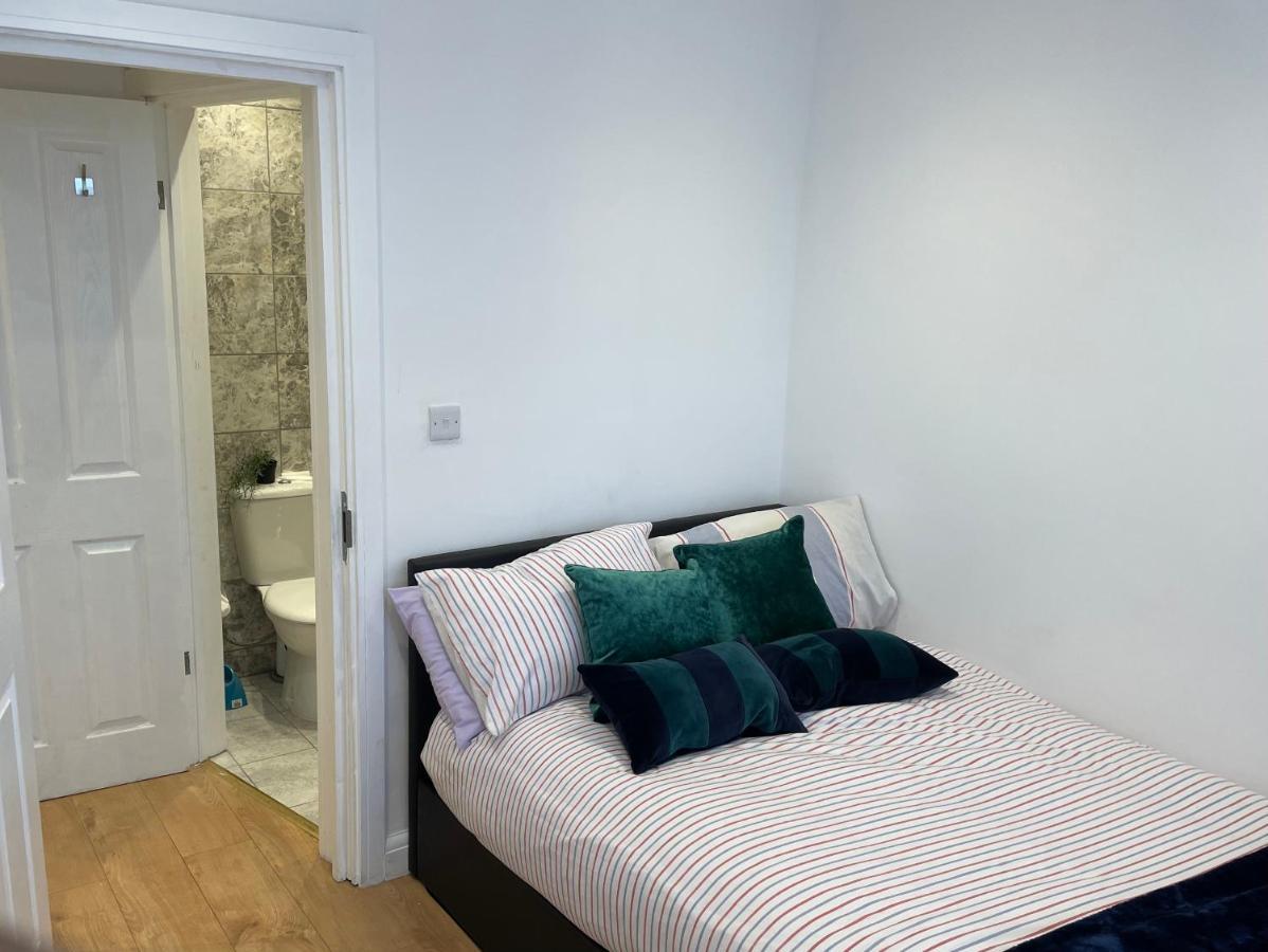 Self-Contained Flat On The 2Nd Floor You Will Share With One Other Guest, In A Family House 2 Minutes Walk From Tufnell Park Station 2Nd Floor With Stairs London Bagian luar foto