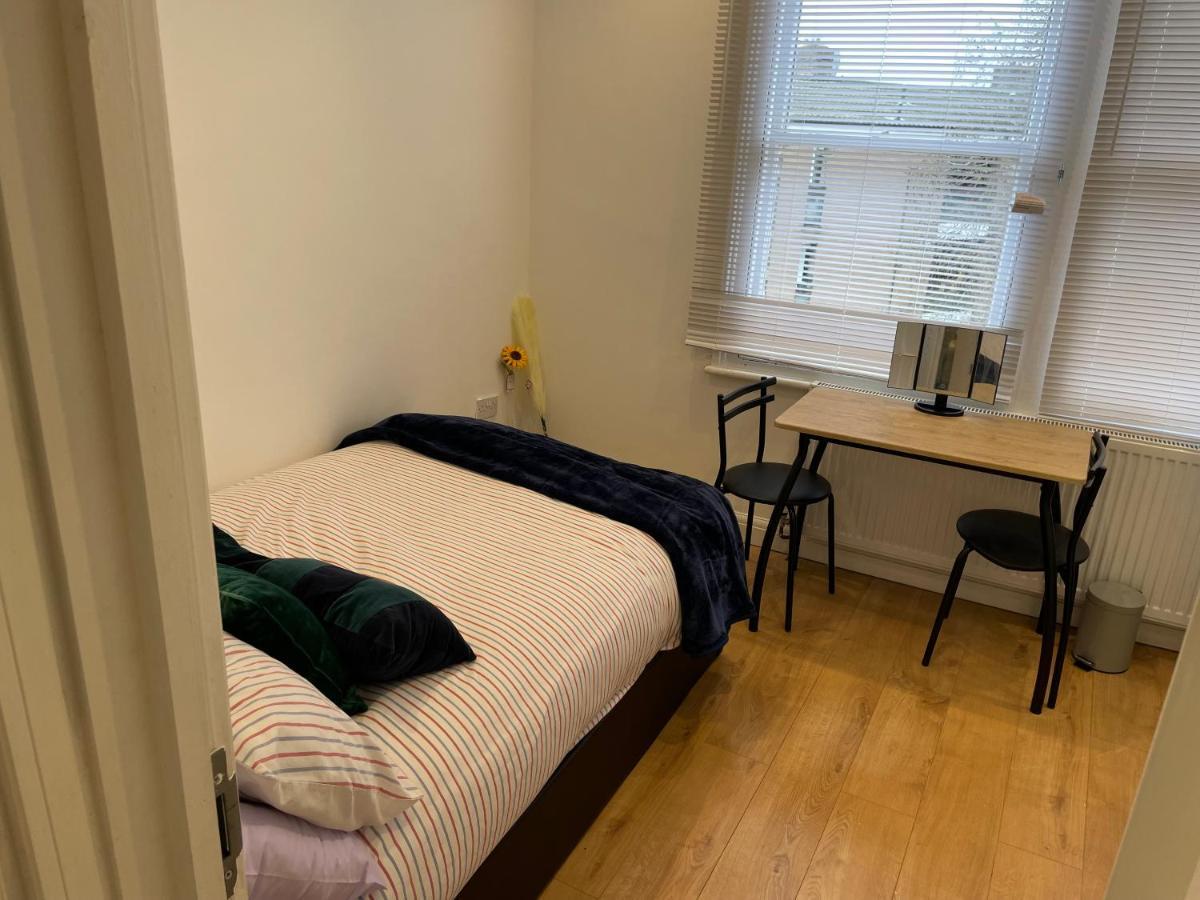 Self-Contained Flat On The 2Nd Floor You Will Share With One Other Guest, In A Family House 2 Minutes Walk From Tufnell Park Station 2Nd Floor With Stairs London Bagian luar foto