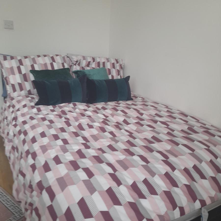 Self-Contained Flat On The 2Nd Floor You Will Share With One Other Guest, In A Family House 2 Minutes Walk From Tufnell Park Station 2Nd Floor With Stairs London Bagian luar foto